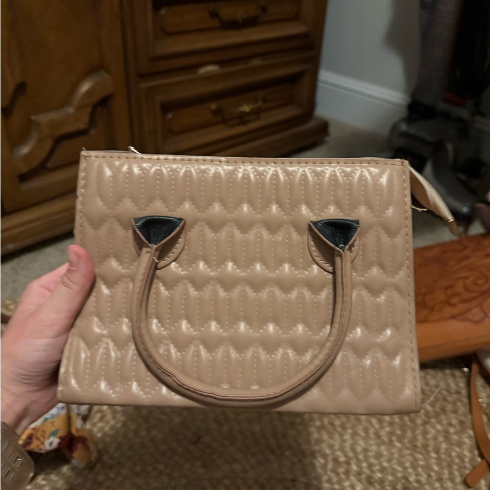 Small cream faux leather purse